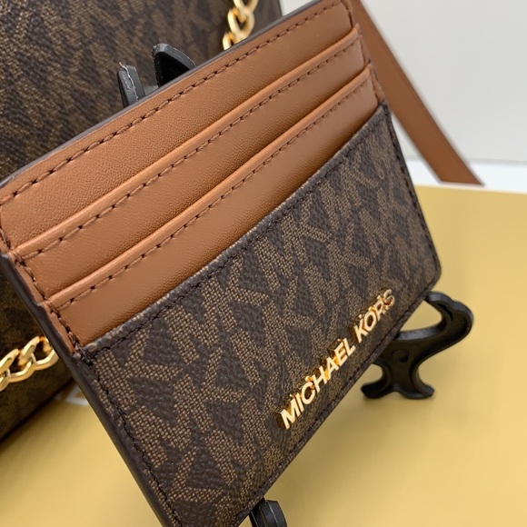 MICHAEL KORS GIFTABLE SHOULDER BAG & CARD HOLDER BOXED SET Brown signature NWT - Picture 13 of 16